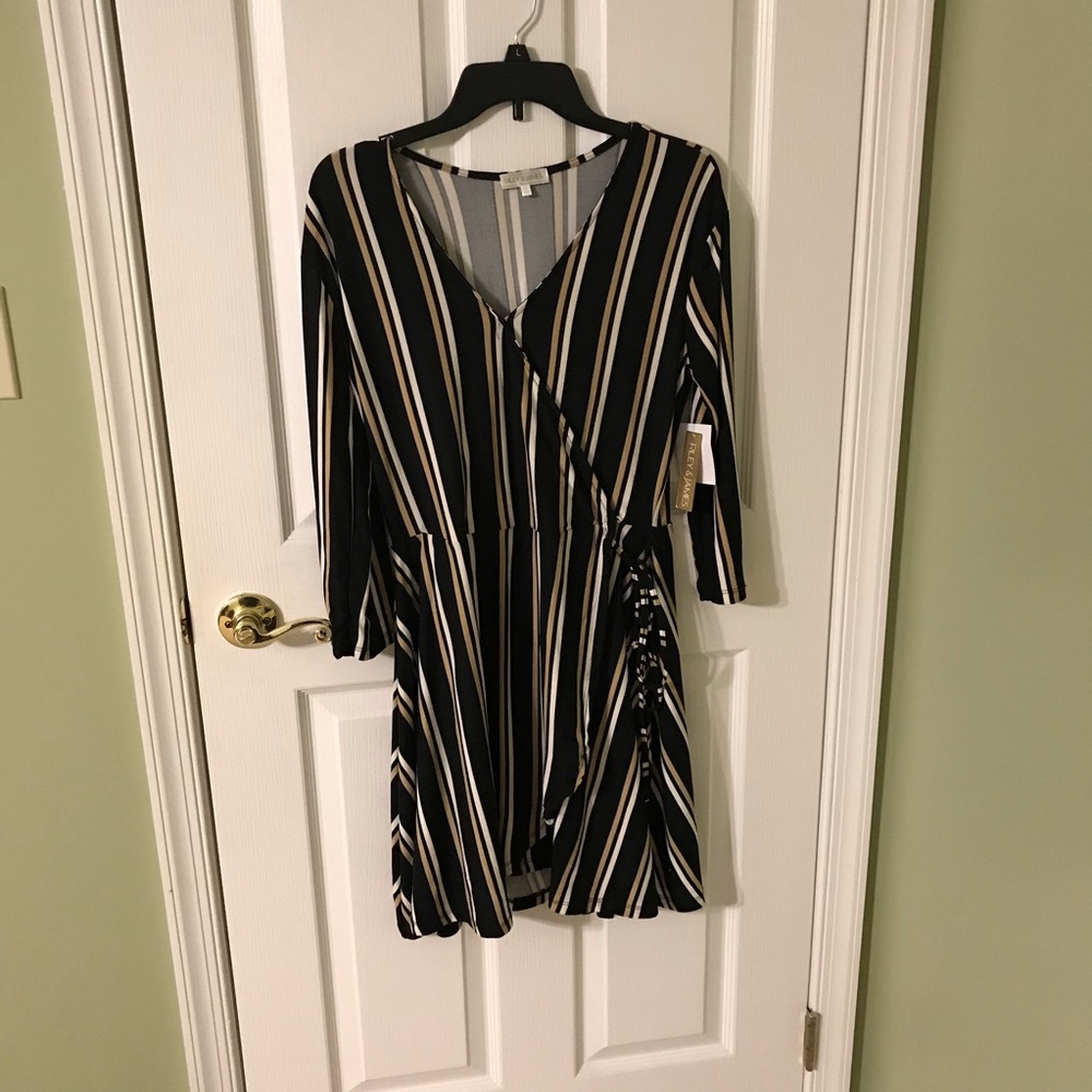 Dress - Picture 2 of 4